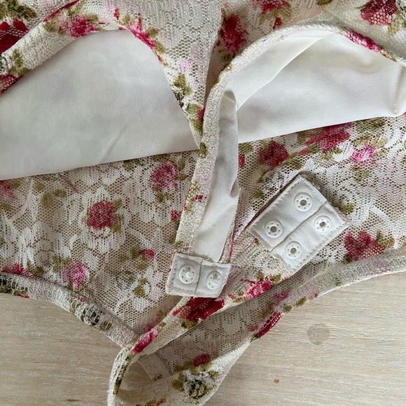 Guess lace body suit - Picture 4 of 7